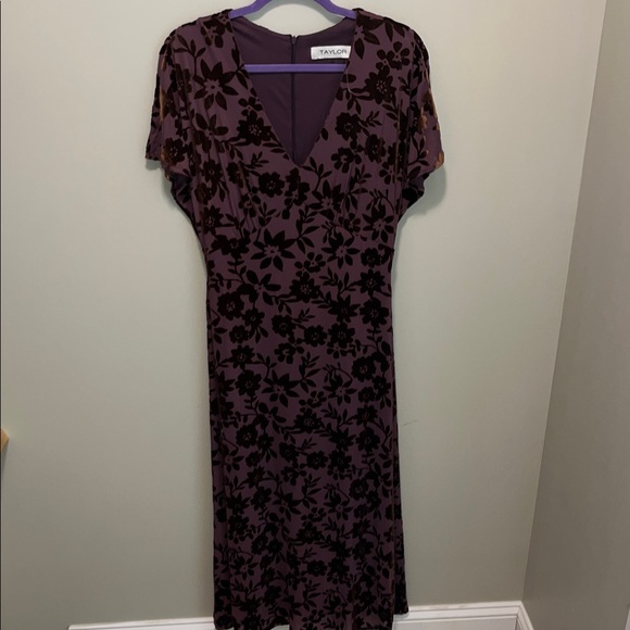 Taylor Dresses & Skirts - NWOT Taylor Dark Purple Floral Midi Dress